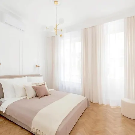 Royal Matejko - Luxury 3 Bedroom In The Old Town 아파트
