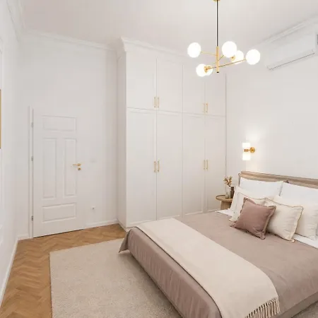 Royal Matejko - Luxury 3 Bedroom In The Old Town