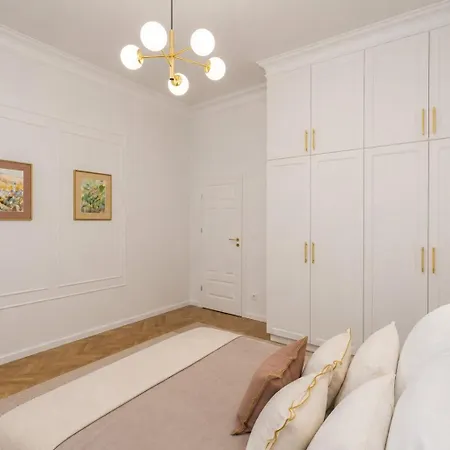 Apartman Royal Matejko - Luxury 3 Bedroom In The Old Town *