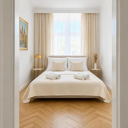 Royal Matejko - Luxury 3 Bedroom In The Old Town Apartman *