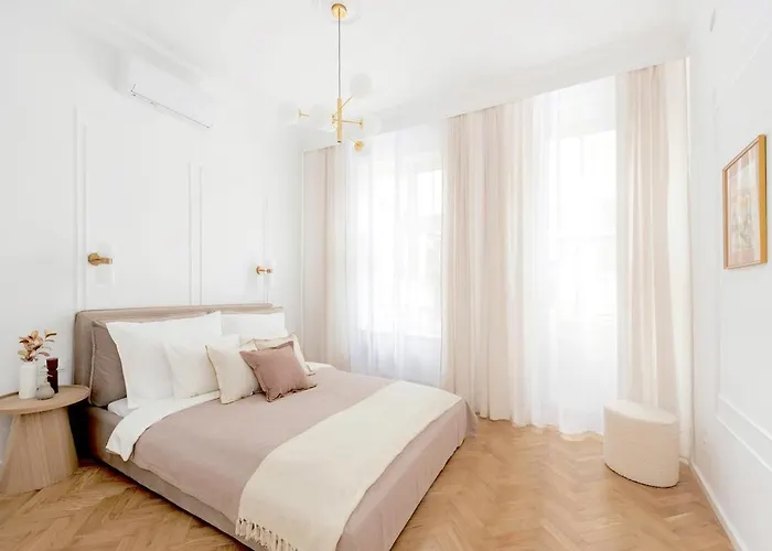 Royal Matejko - Luxury 3 Bedroom In The Old Town Appartement